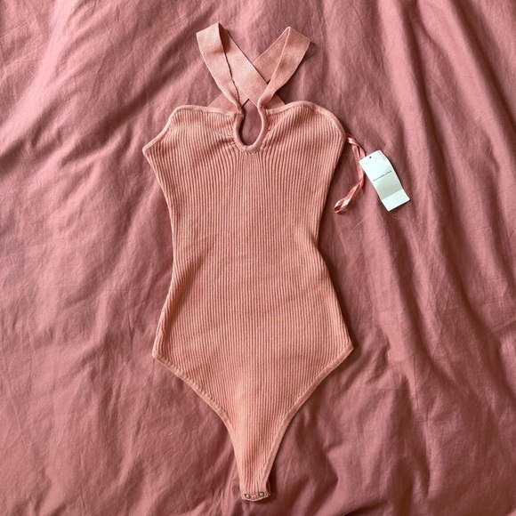 NWT Abercrombie Twist Halter Bodysuit Small Baby Pink - Picture 2 of 3